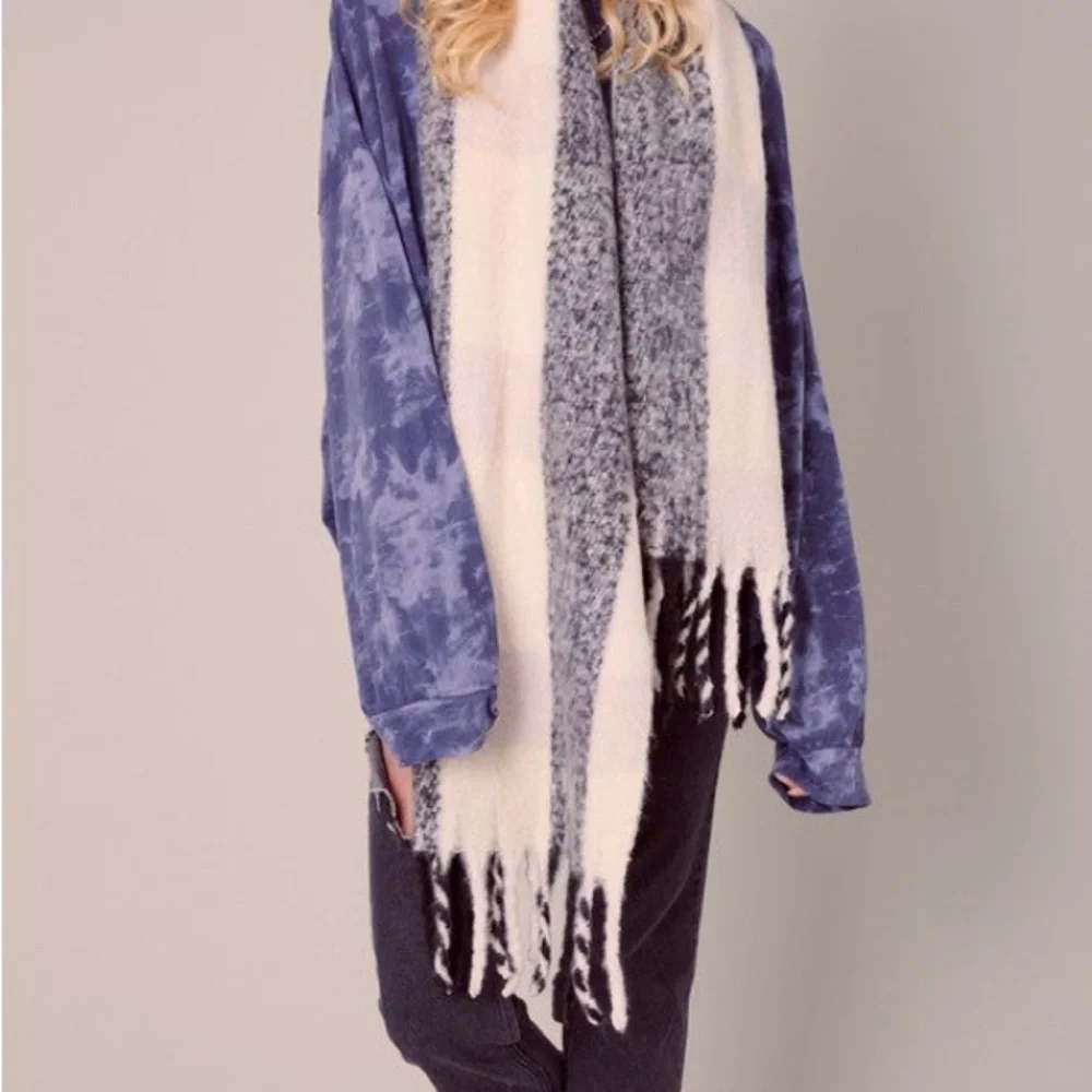 Striped Fringed Soft Scarf - Picture 4 of 7